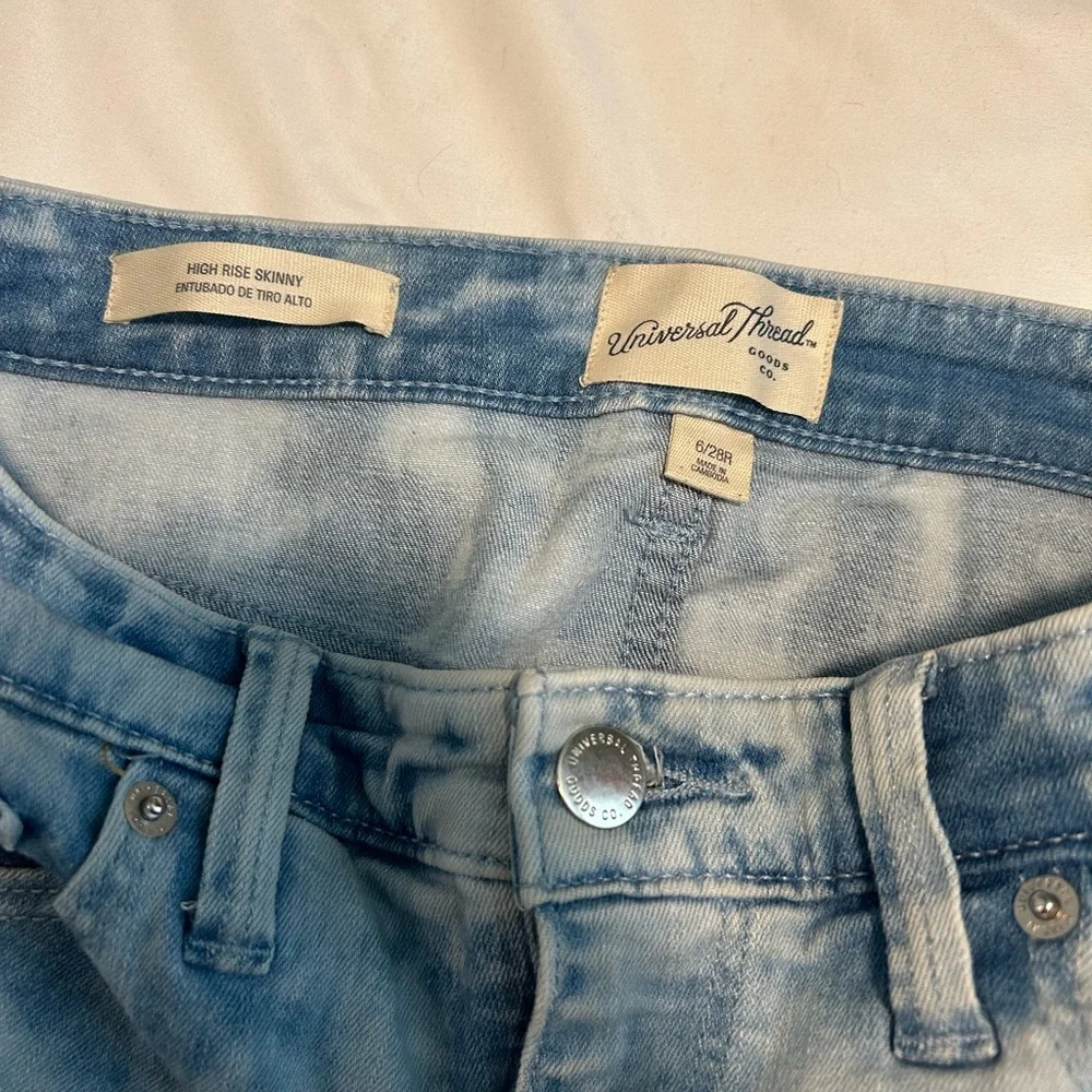 Universal Thread Blue Jeans - Picture 3 of 4